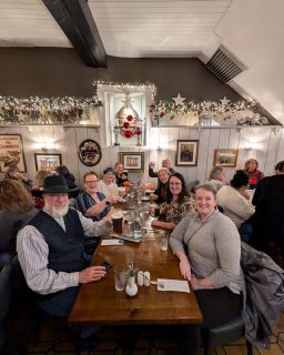 Killarney nights done right 🍻✨ A cozy pub, great company, and lots of laughs with this crew on my CIE tour—exactly the kind of moments I love most about travel. It’s never just about where you go, it’s who you’re with and the memories you make along the way. Ireland, you’re doing it right. 💚