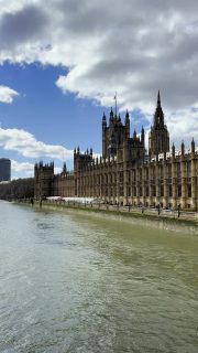 🇬🇧 That view never gets old 😍 Standing on the bridge with Big Ben and Parliament right in front of you — it’s one of those “wow, I’m really here” moments.If London isn’t on your travel list yet… it should be. 😉#LondonViews #BigBen #TravelMemories #AllAboardTravelandCruise