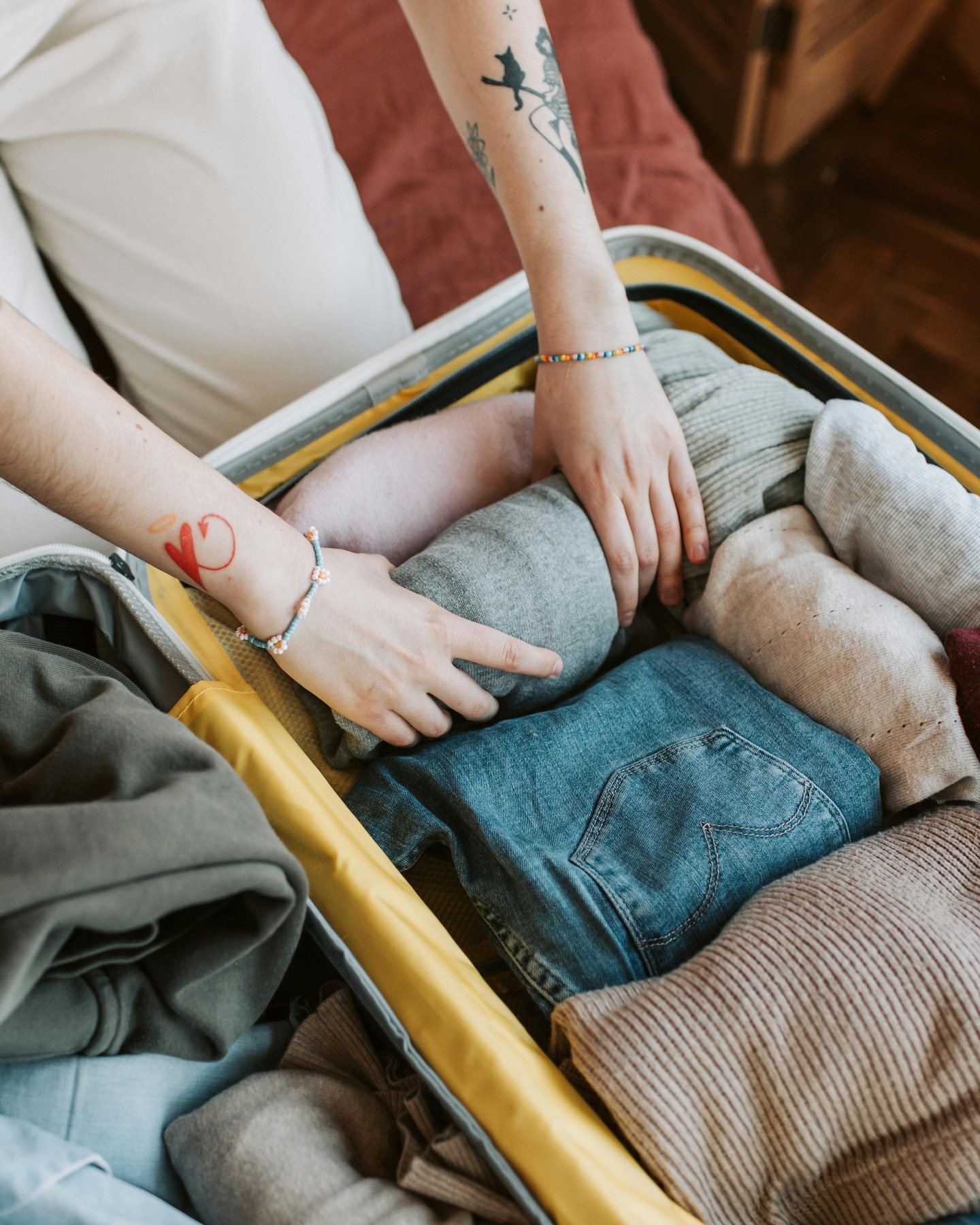 Roll outfits by day 👚👖 + socks + underwear = instant space saver for cruises or Europe trips. Makes unpacking in tiny cabins or hotel rooms a breeze! ✨What’s your top packing hack?