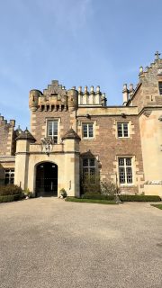 Standing outside Sir Walter Scott’s Abbotsford—one of those places that feels exactly like you’d expect from the stories he wrote. Quiet, a little dramatic, and full of history.If you love literature, this is worth the stop. 📖✨