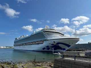Cruising can actually be one of the easiest ways to travel as a family.Food, entertainment, activities…a lot is already taken care of.